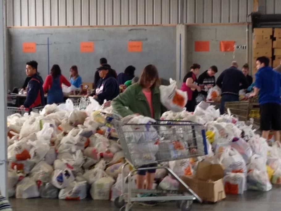 volunteers warehouse